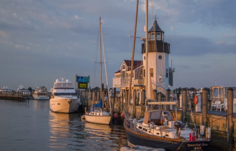 Lighthouse_marina